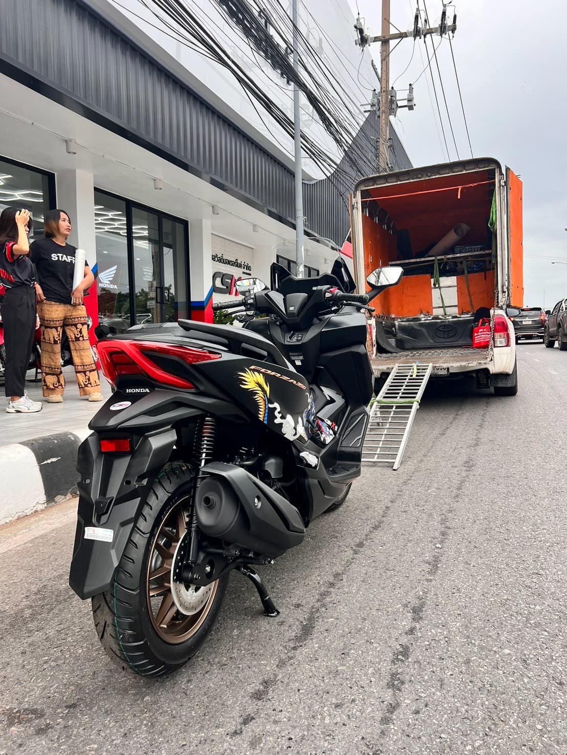 มอเตอร์ไซค์ส่งของ Delivery
