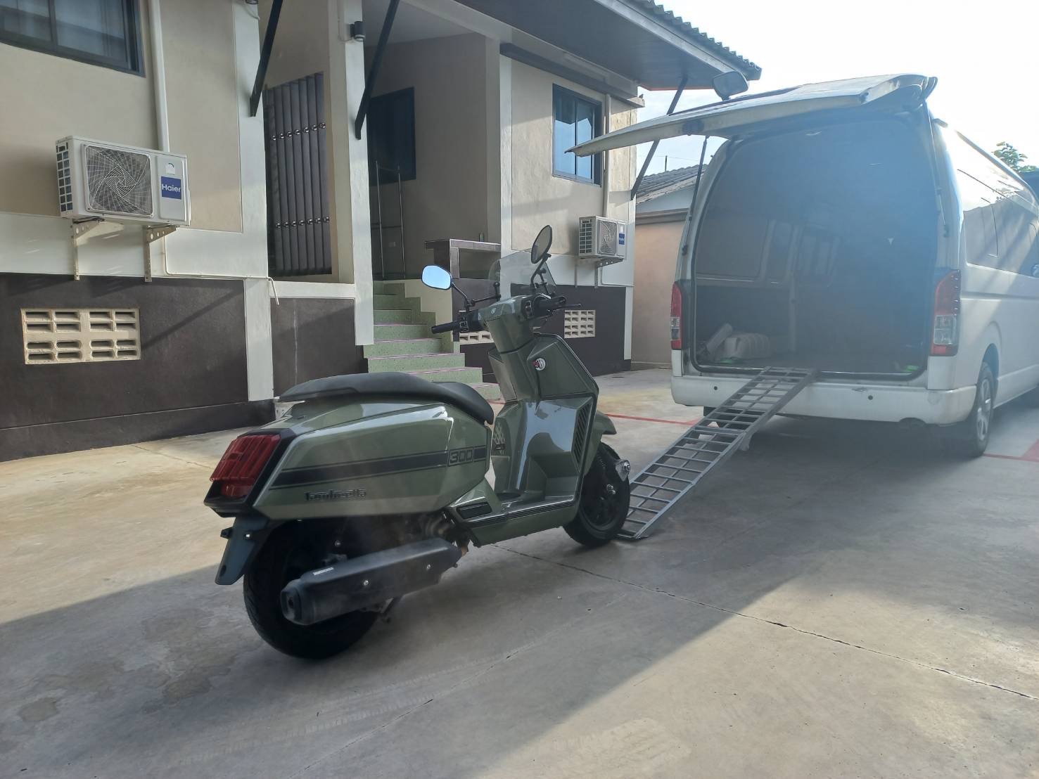 ส่งมอเตอร์ไซค์ แลมเบรตต้า Lambretta